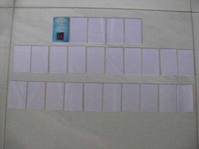 A close-up of several white rectangular objects
AI-generated content may be incorrect.