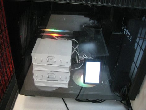 A white box with a white device in it
AI-generated content may be incorrect.