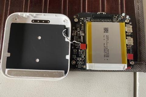 A close-up of a device
AI-generated content may be incorrect.