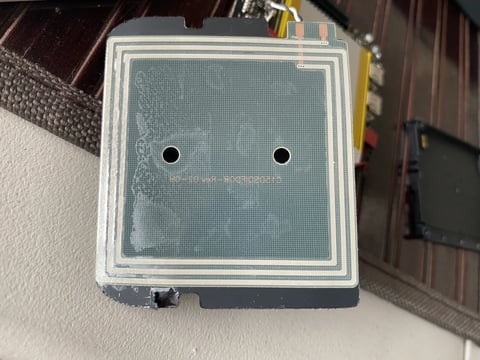 A square grey object with white lines
AI-generated content may be incorrect.