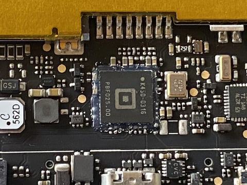 A close up of a circuit board
AI-generated content may be incorrect.