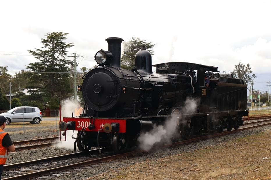 A black train on tracks
AI-generated content may be incorrect.